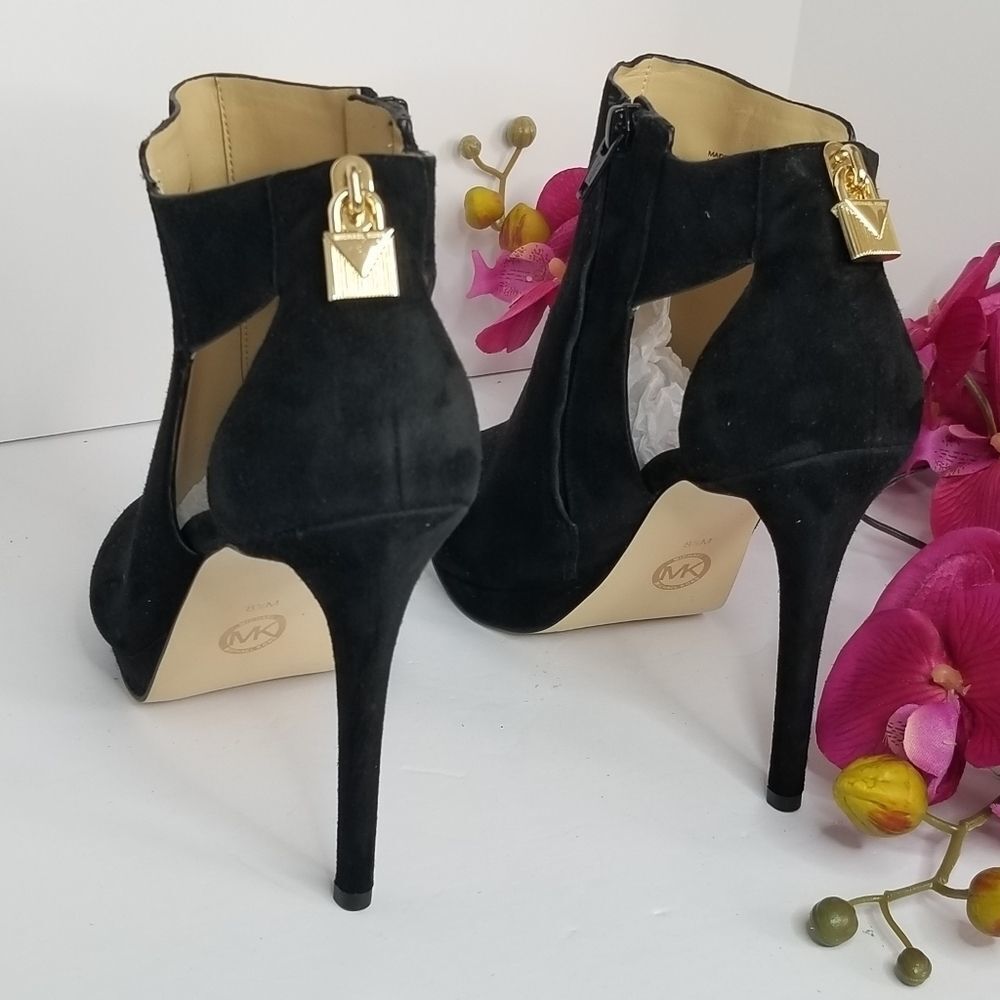 COPY - 🆕️Michael Chic Black Booties - Picture 9 of 10